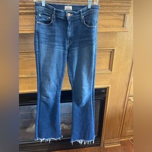 MOTHER jeans the weekender fray long dark wash home movies style size 28